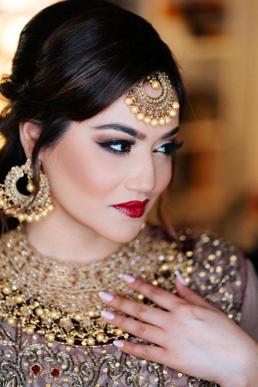 Dramatic bridal makeup by Maliha Khan