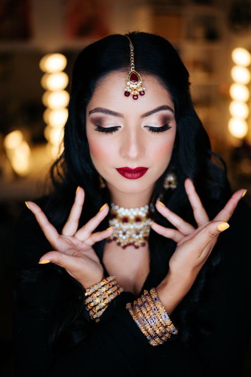Dramatic bridal makeup by Maliha Khan